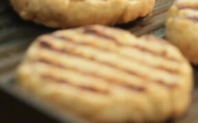 How to Make a Massaman Curry Turkey Burger - Fun - VIDEOTIME.COM