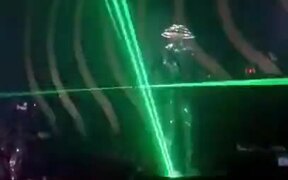 Well Coordinated Dancing With Double-Sided Lasers