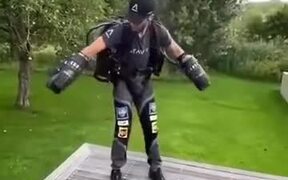 Riding Jetpacks Are So Cool - Fun - VIDEOTIME.COM
