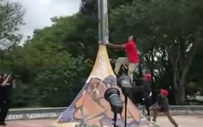 Skateboarder Executes An Amazing Jump - Sports - VIDEOTIME.COM