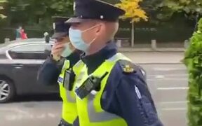 Police Woman Gets Spooked - Fun - VIDEOTIME.COM