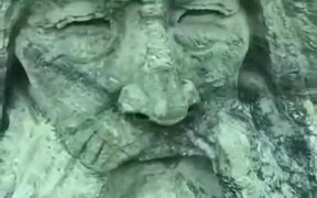 Enormous Sculpture Of Fuxi On A Hill - Fun - VIDEOTIME.COM