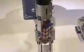 Machine Solves Rubik's Cube In No Time