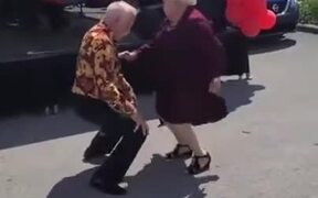 Sweet Old Couple Dances, True Relationship Goals