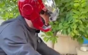 The Iron Man Bike Helmet - Tech - VIDEOTIME.COM