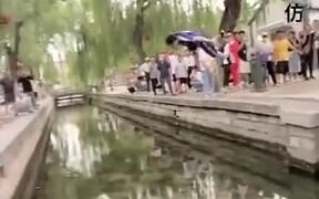 Parkour Guys Jump Over Pond With Ease - Sports - VIDEOTIME.COM