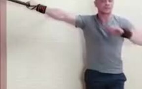 Dude's Upper Body Strength Is Right Up There - Fun - VIDEOTIME.COM
