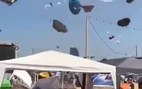 Dust Devil Makes Tourists' Stuff Fly Around - Fun - VIDEOTIME.COM