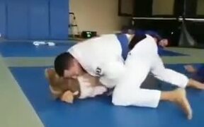 Jiu Jitsu With A Big And Happy Dog - Animals - VIDEOTIME.COM