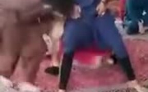 Weird Game Of Slipper Spanking From Pakistan - Weird - VIDEOTIME.COM