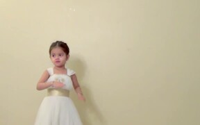 Ruhi Dancing - Kids - VIDEOTIME.COM
