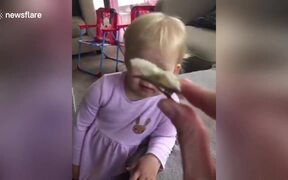 2 Toddlers With 2 Hilarious Views On Hair Clips