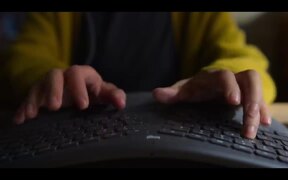 Kimi Trailer - Movie trailer - VIDEOTIME.COM