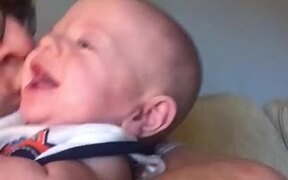 Baby Loves to be Kissed on the Cheek - Kids - VIDEOTIME.COM