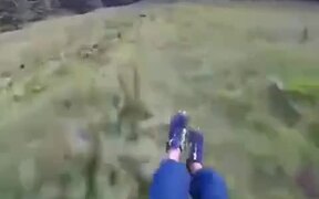Parachutist Landing - Fun - VIDEOTIME.COM