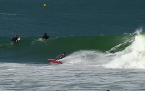 Surfer Steals Former World Champion's Surfboard - Sports - VIDEOTIME.COM