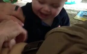 Baby Laughs Out Loud - Kids - VIDEOTIME.COM