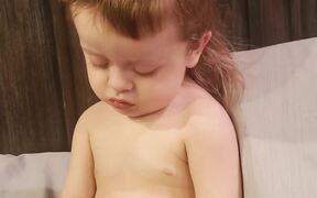 Child Struggles to Choose Between Sleep and Snacks - Kids - VIDEOTIME.COM