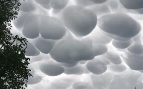 Beautiful Mammatus Clouds in Argentina Skies - Fun - VIDEOTIME.COM