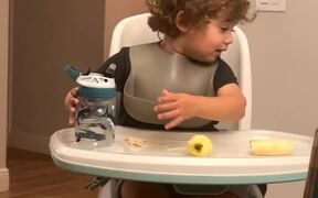 'Oh No, My Apple!' - Kids - VIDEOTIME.COM