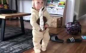 Toddler Tries for Hug but Face Plants Instead - Kids - VIDEOTIME.COM
