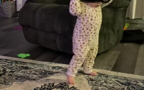 Baby Girl's Unintentional Darth Vader Cosplay - Kids - VIDEOTIME.COM