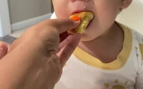 Toddler Pretends to Eat Bread and Enjoy it - Kids - VIDEOTIME.COM