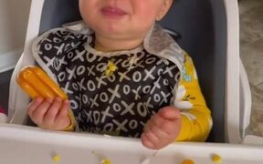 Toddler Struggles to Stay Awake While Eating Food - Kids - VIDEOTIME.COM