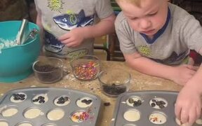 Little Kids Bake Delicious Pancake Bites - Kids - VIDEOTIME.COM