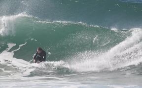 Guy Surfs on His Stand-up Paddleboard - Sports - VIDEOTIME.COM