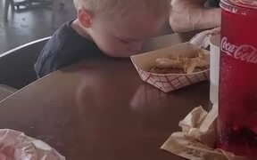 Kid Kept Falling Asleep as His Food Arrived - Kids - VIDEOTIME.COM