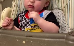 Unwell Toddler Dozes Off While Eating His Food - Kids - VIDEOTIME.COM