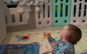 Delightful Baby Boy Giggles His Heart Out - Kids - VIDEOTIME.COM