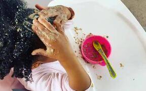 Toddler Applies Baby Food on Her Hair and Face - Kids - VIDEOTIME.COM