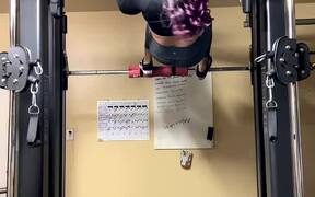 Girl Barely Avoids a Serious Gym Accident - Sports - VIDEOTIME.COM