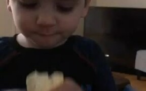 Little Boy Has Conflicting Feelings About Chips - Kids - VIDEOTIME.COM