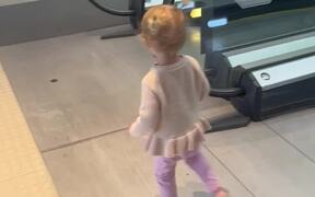 Baby Girl Proves Herself a Fast Learner - Kids - VIDEOTIME.COM