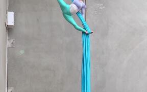 Artist Performs Incredible Aerial Silk Tricks - Fun - VIDEOTIME.COM