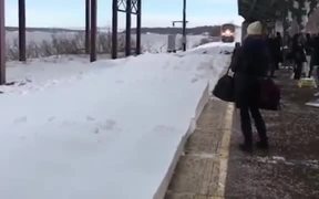 Amtrak Train On A Snowy Day - Fun - VIDEOTIME.COM