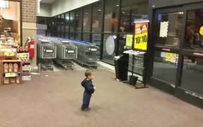 Baby Reaction To Sliding Doors - Kids - VIDEOTIME.COM