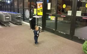 Baby Reaction To Sliding Doors - Kids - VIDEOTIME.COM