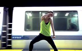 Girl Learns To Dance - Fun - VIDEOTIME.COM
