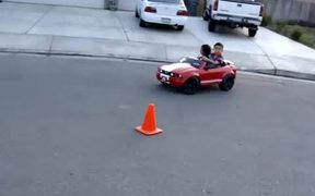 Little Kids Drifting - Kids - VIDEOTIME.COM