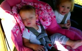 Baby Wakes To Gangam Style - Kids - VIDEOTIME.COM