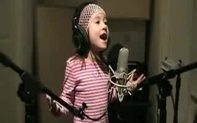 Cute Kid Sings