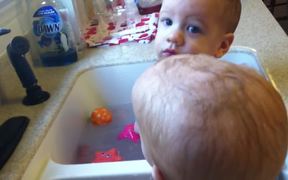 Babies Take a Bath - Kids - VIDEOTIME.COM