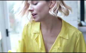 Vogue Film: Yummy Mummy Sienna Miller - Commercials - VIDEOTIME.COM