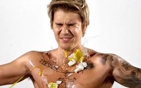 Comedy Central: The Roast of Justin Bieber: Egg - Commercials - VIDEOTIME.COM