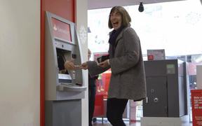 Santander ‘The Jenson Button’ - Commercials - VIDEOTIME.COM