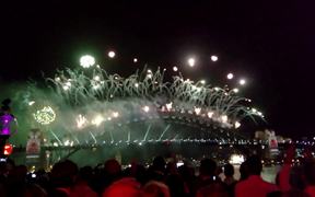 Sydney New Year’s Eve Fireworks 2015 - Fun - VIDEOTIME.COM